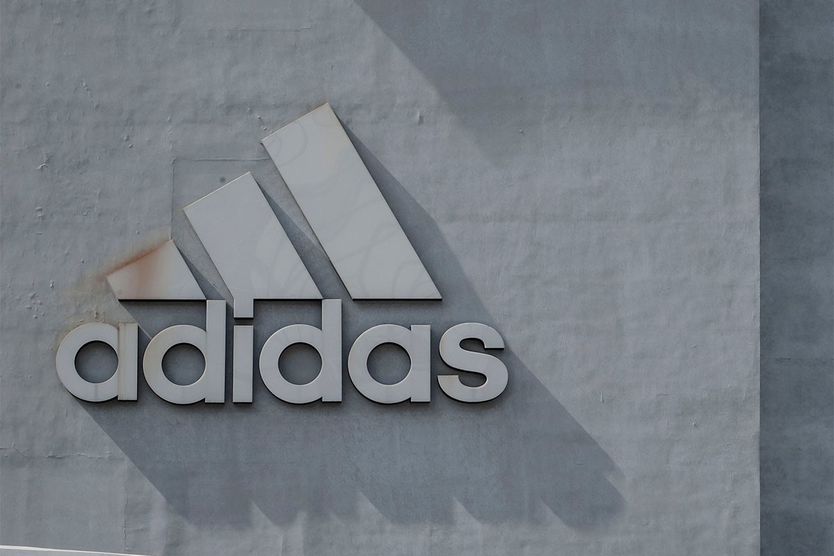 Adidas obustavlja rad u Rusiji