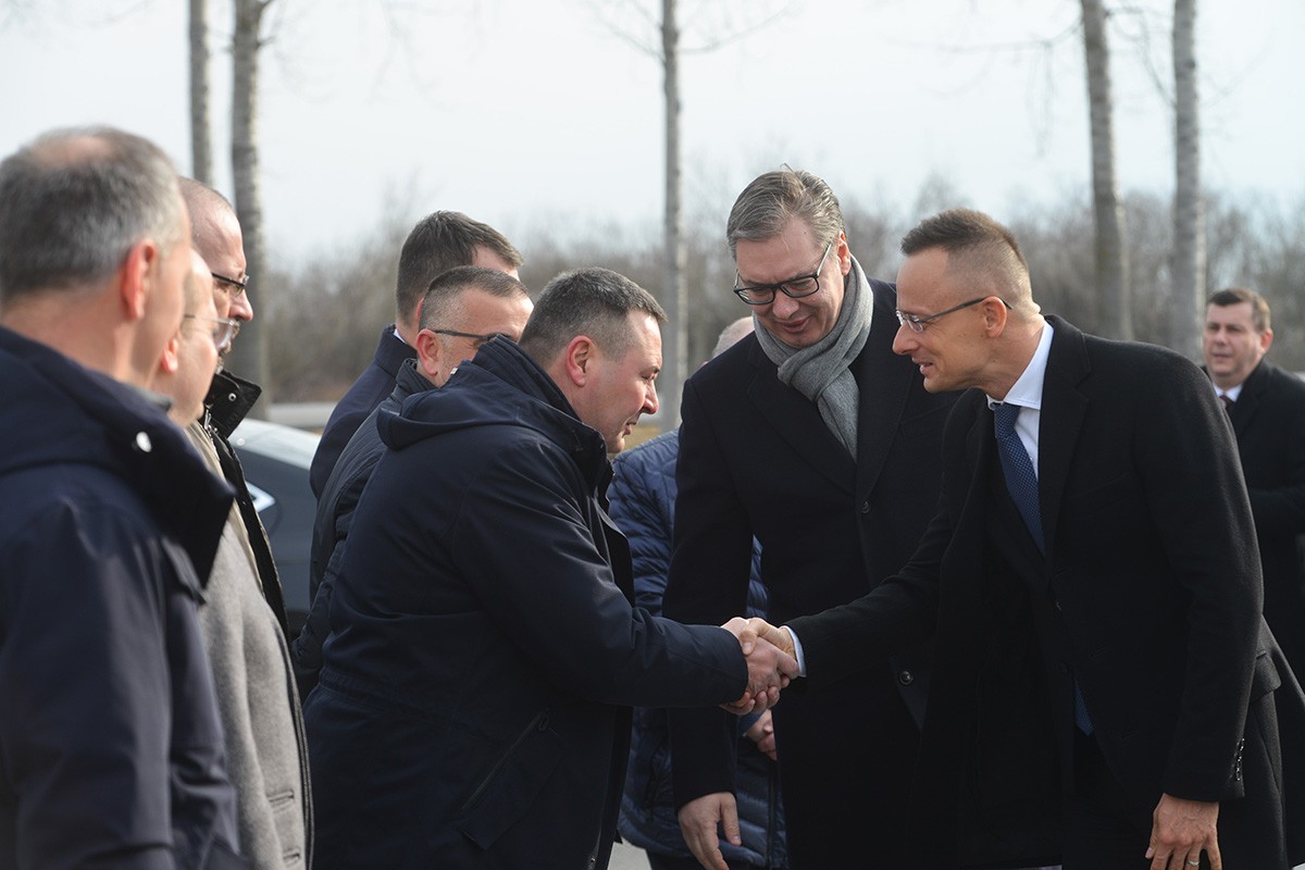 Sijarto: Nismo željeli ovaj rat; Vučić: U eri histerije dobro čuti poruke mira