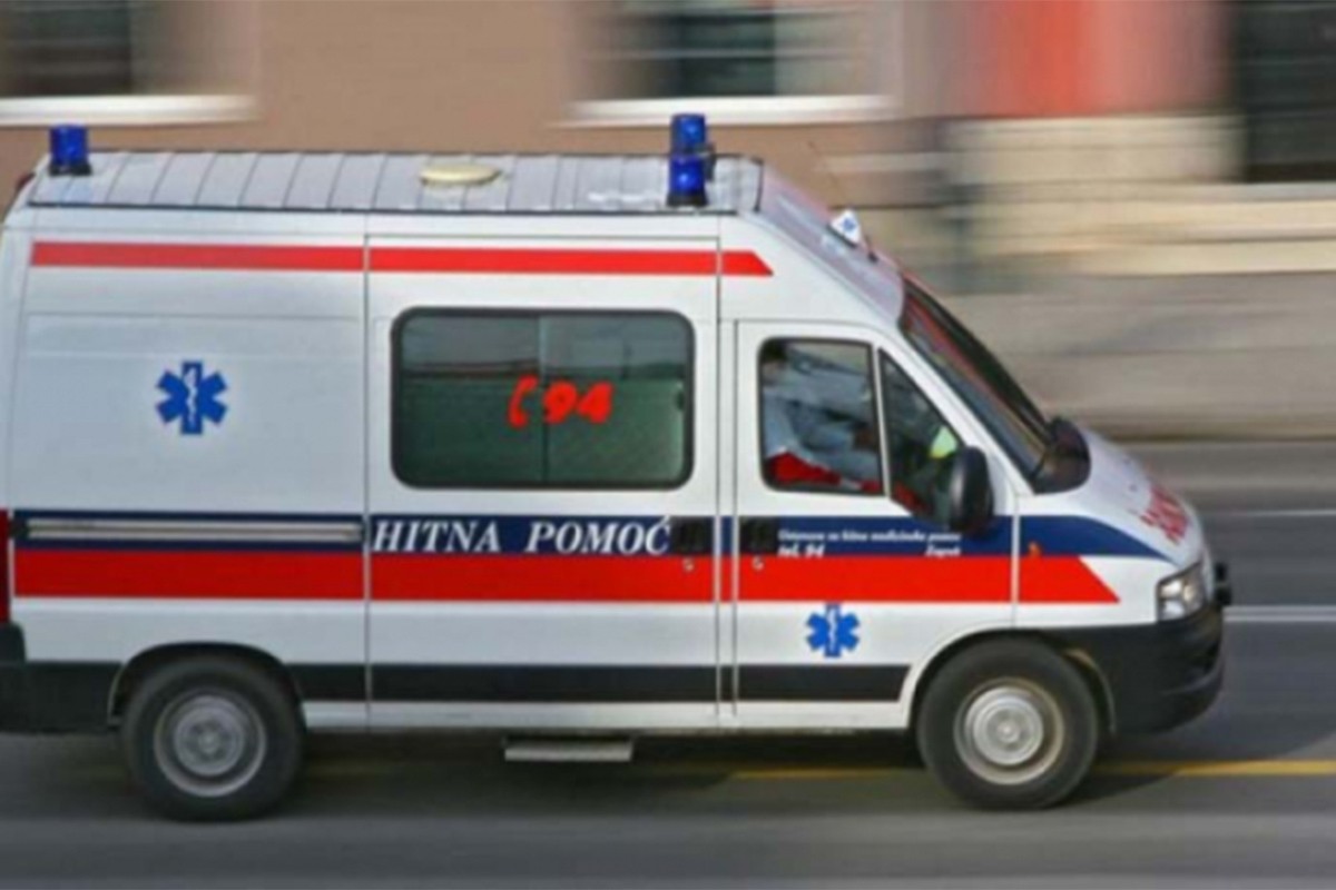 Mlađi muškarac poginuo, dvije osobe povrijeđene u slijetanju automobila