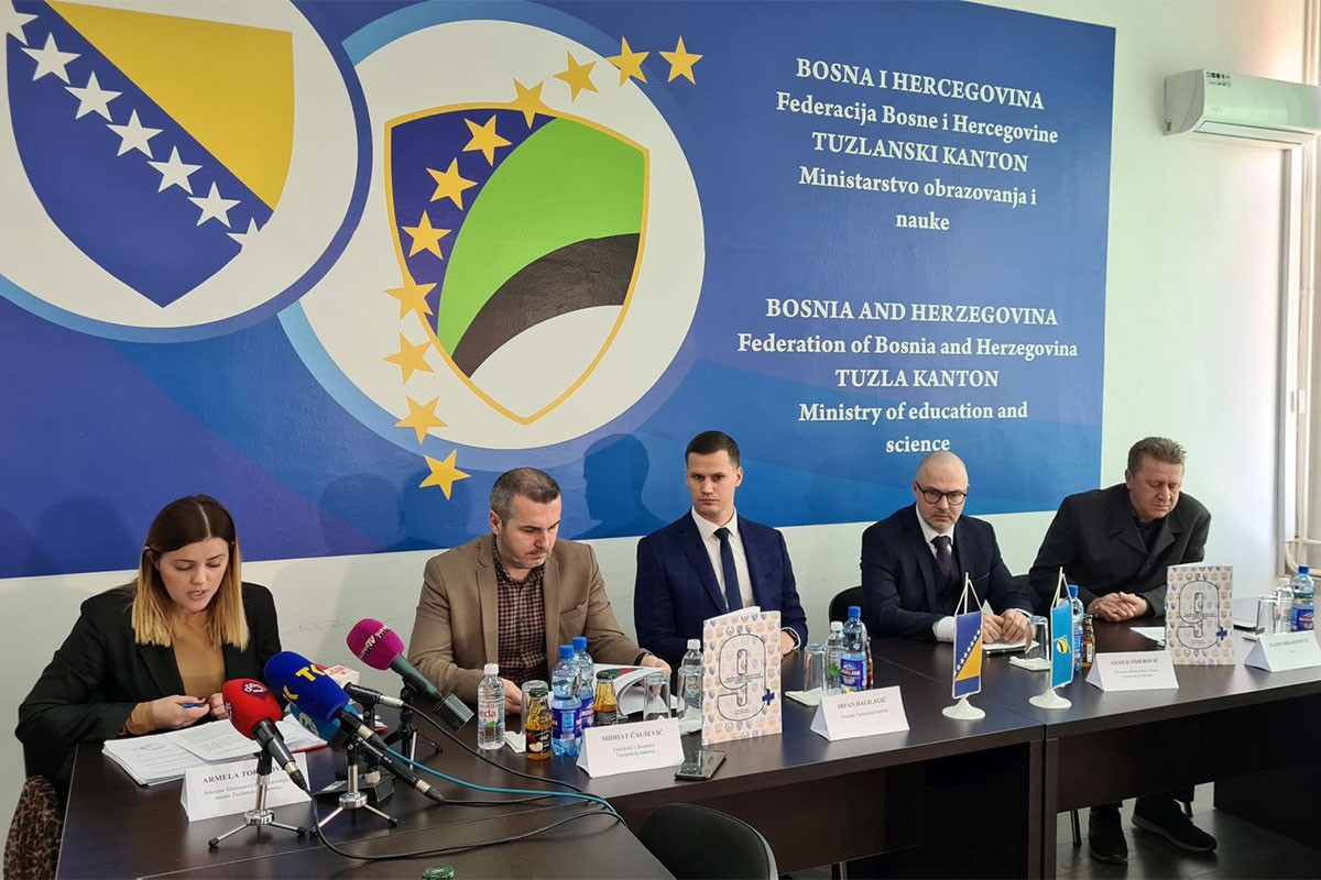 Učenike u Tuzli uče da su Srbi agresori na BiH