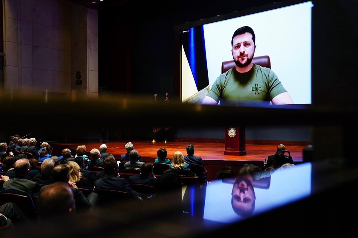 Zelenski se obratio Bajdenu, u Kongresu pozdravljen aplauzom