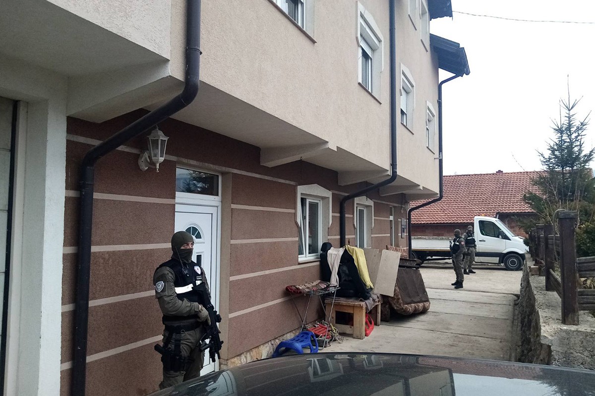 Više uhapšenih u policijskoj akciji - pretresi u Palama, Foči i Travniku