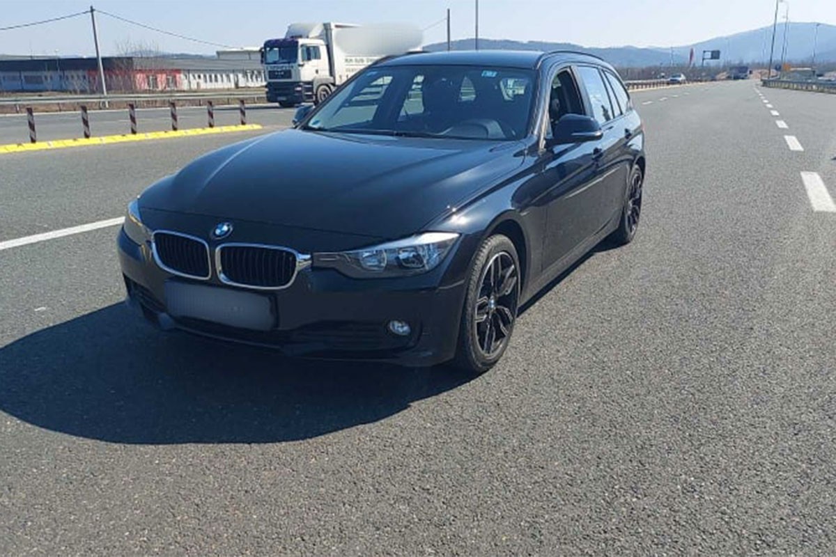 Zbog duga od skoro 80.000 KM policija oduzela skupocjeni BMW