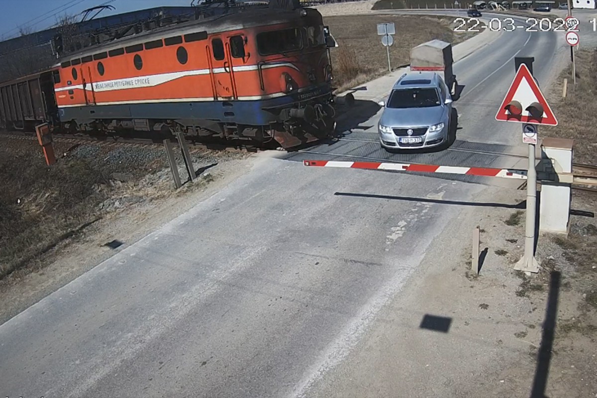 Pogledajte video sudara voza i pasata kod Doboja