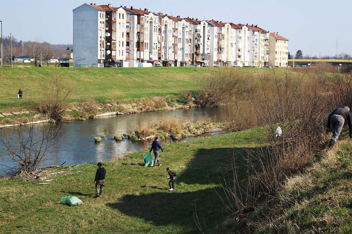 Obalu Ukrine čistio i poslanik Žunić