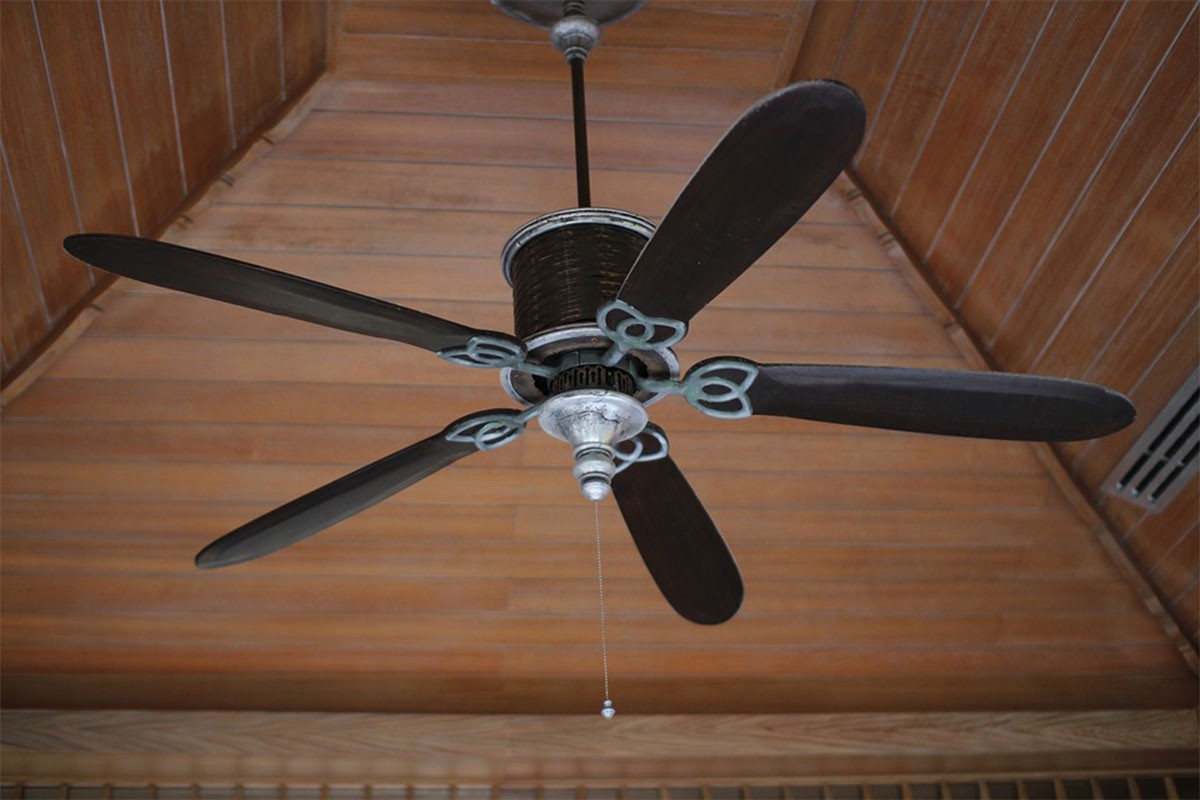 Kako očistiti stropni ventilator