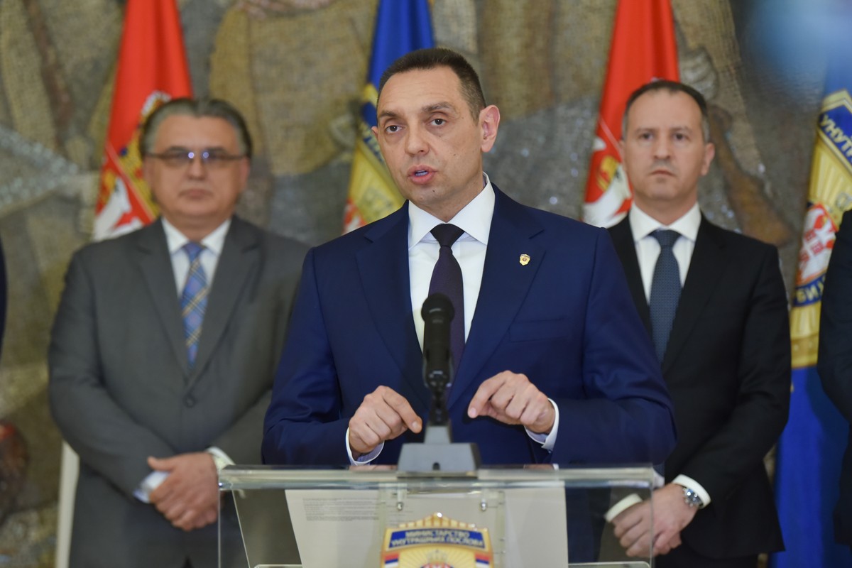 Vulin: Imamo informacije, pripremaju se grupe da spreče izbore