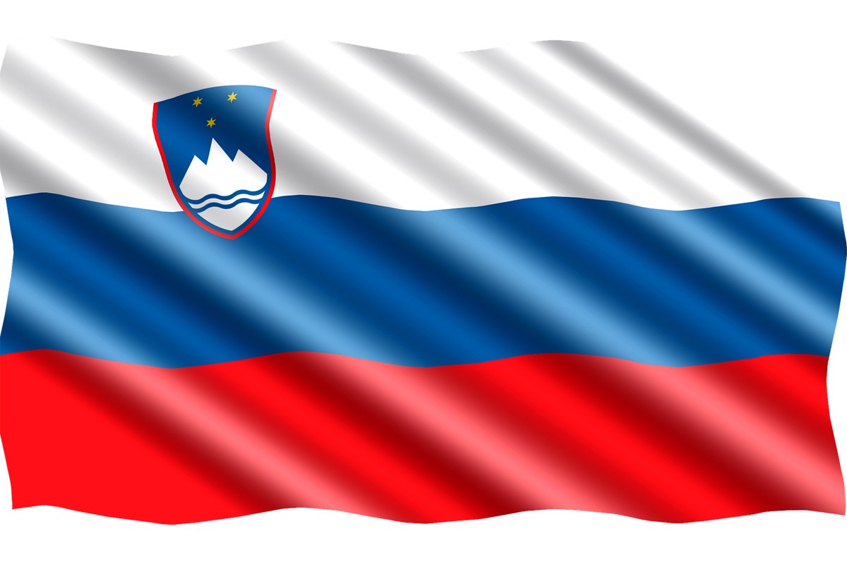 Zastava Slovenije spuštena u Kijevu, previše liči na rusku