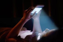 Plava svjetlost sa mobilnih telefona, računara i televizora šteti ...