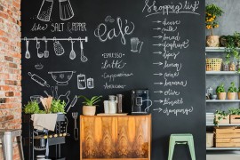 Piši-briši zid idealan dekor u enterijeru za kreativce