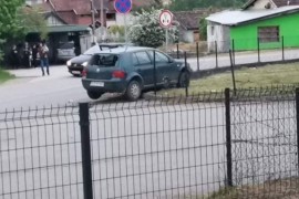 Tri i po godine robije Brčaku koji se pijan golfom zabio u baštu ...