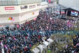 Na skupu "Sloboda" oko 18.000 ljudi