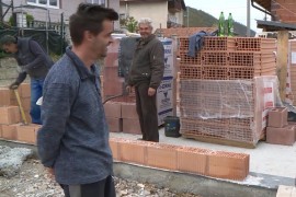 Humanost na djelu, grade kuću siromašnom komšiji