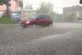 Nevrijeme praćeno gradom pogodilo Tuzlu