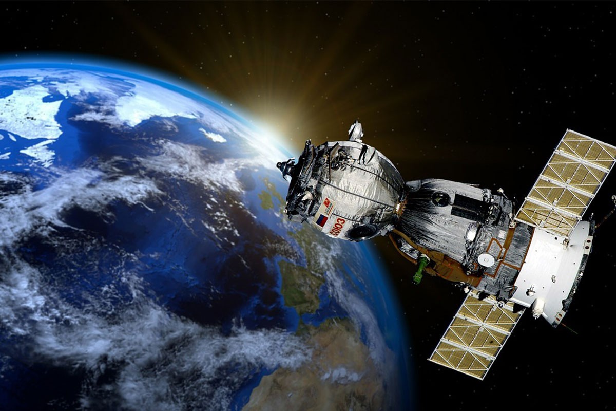 Ruski i američki astronauti u istoj kapsuli letjeli ka Zemlji