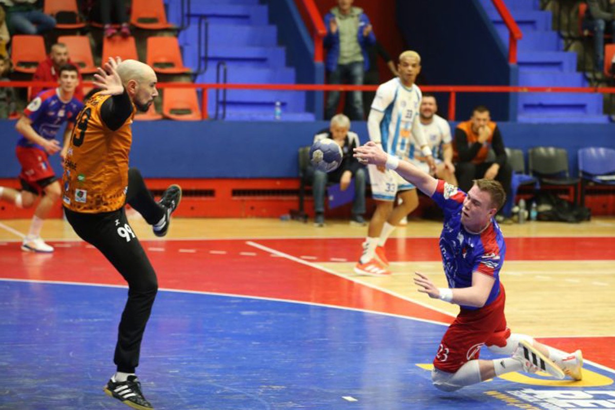 Poraz Slobode, Borac na velikih plus osam