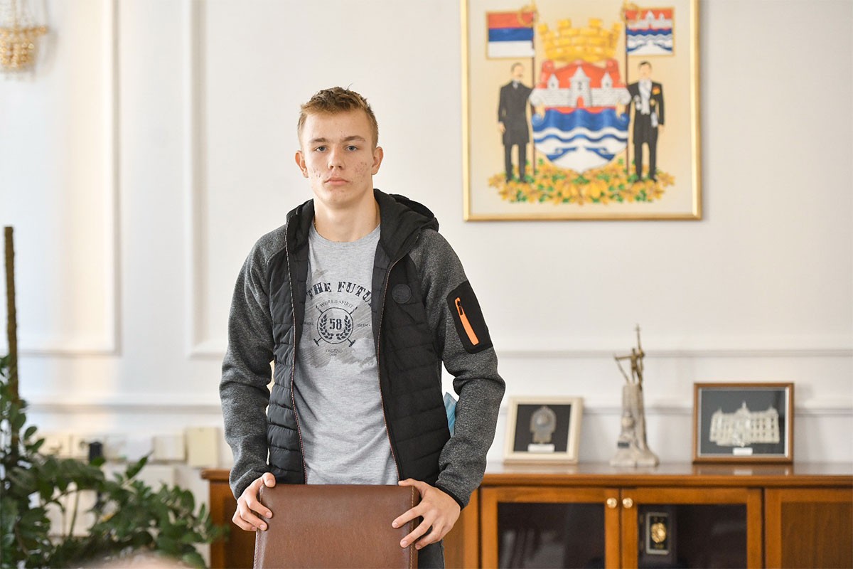 Mladi heroj Luka Jovetić dobio nagradu grada mladima