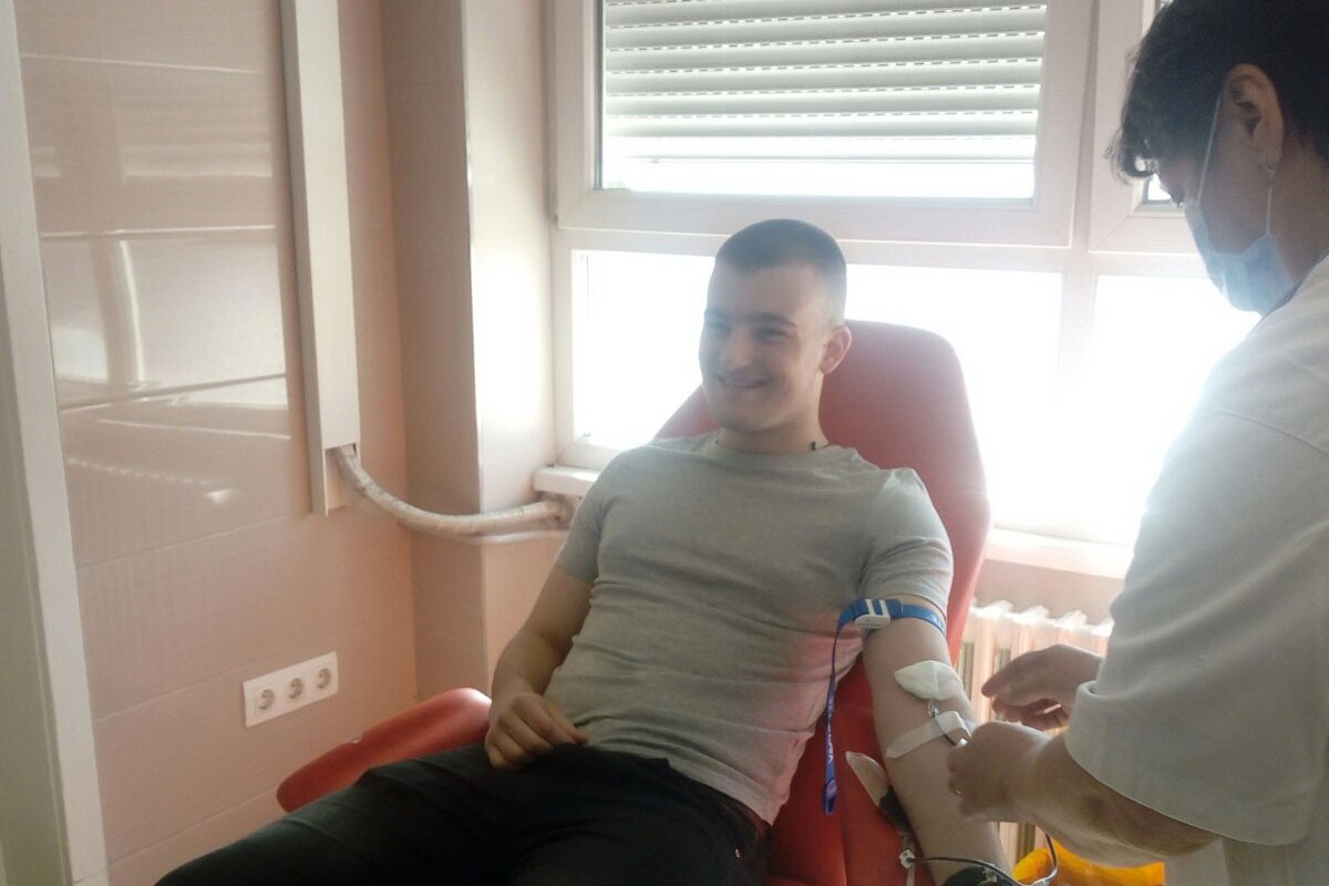 Maturanti pokazali humanost i darovali krv