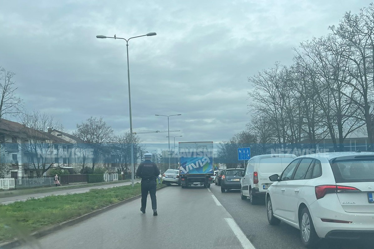 Sudarili se kamion i policijsko vozilo u Banjaluci