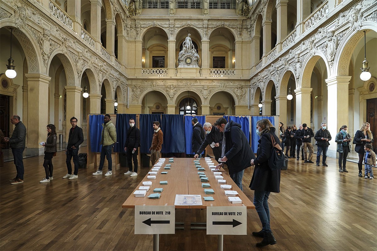 Do podneva glasalo 25,5 odsto birača u Francuskoj