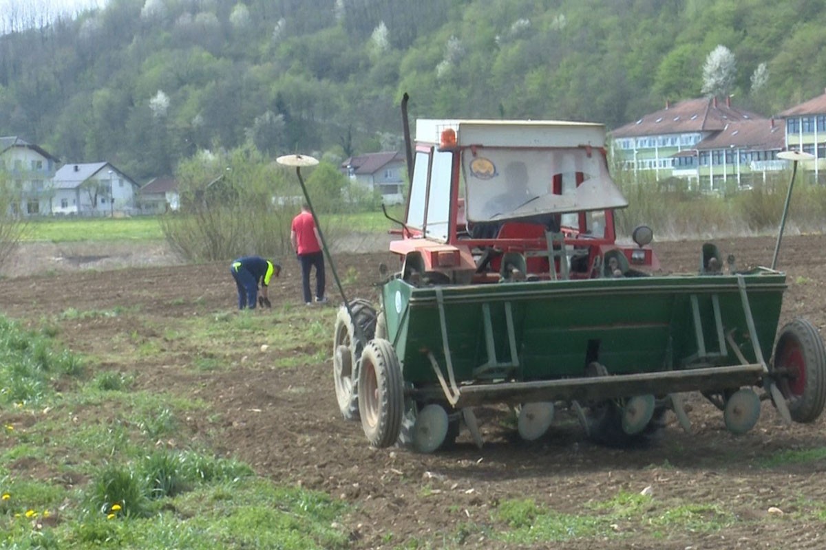 Snažna podrška grada Bihaća agraru