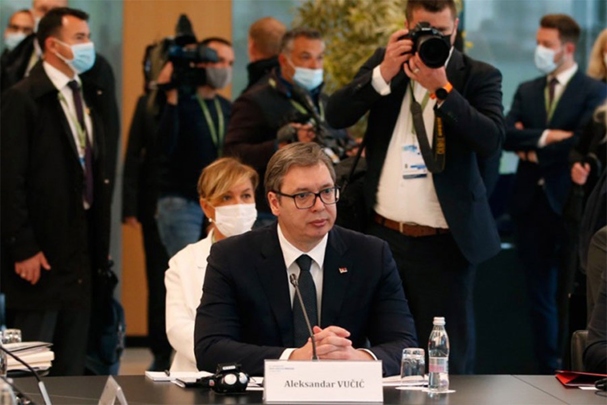 Vučić poručio Đukanoviću i Kurtiju: Bolje biti vuk samotnjak, nego muva zunzara