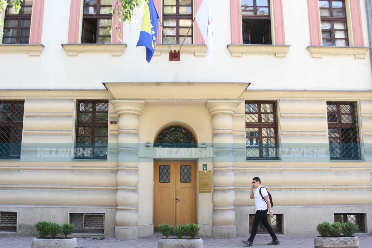 I četiri policajca među optuženima zbog fingiranja saobraćajnih nezgoda