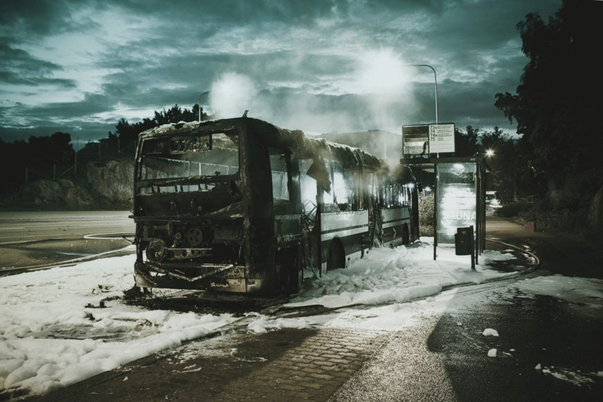 Zapalio se turistički autobus u Egiptu, najmanje 10 osoba stradalo
