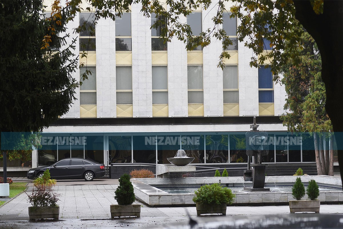 Zakon o nepokretnoj imovini RS stupio na snagu uprkos Šmitovoj odluci