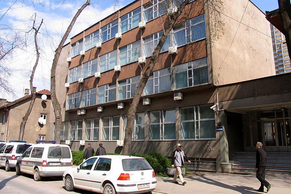 Sprečavao krađu vozila pa isječen skalpelom i nožem