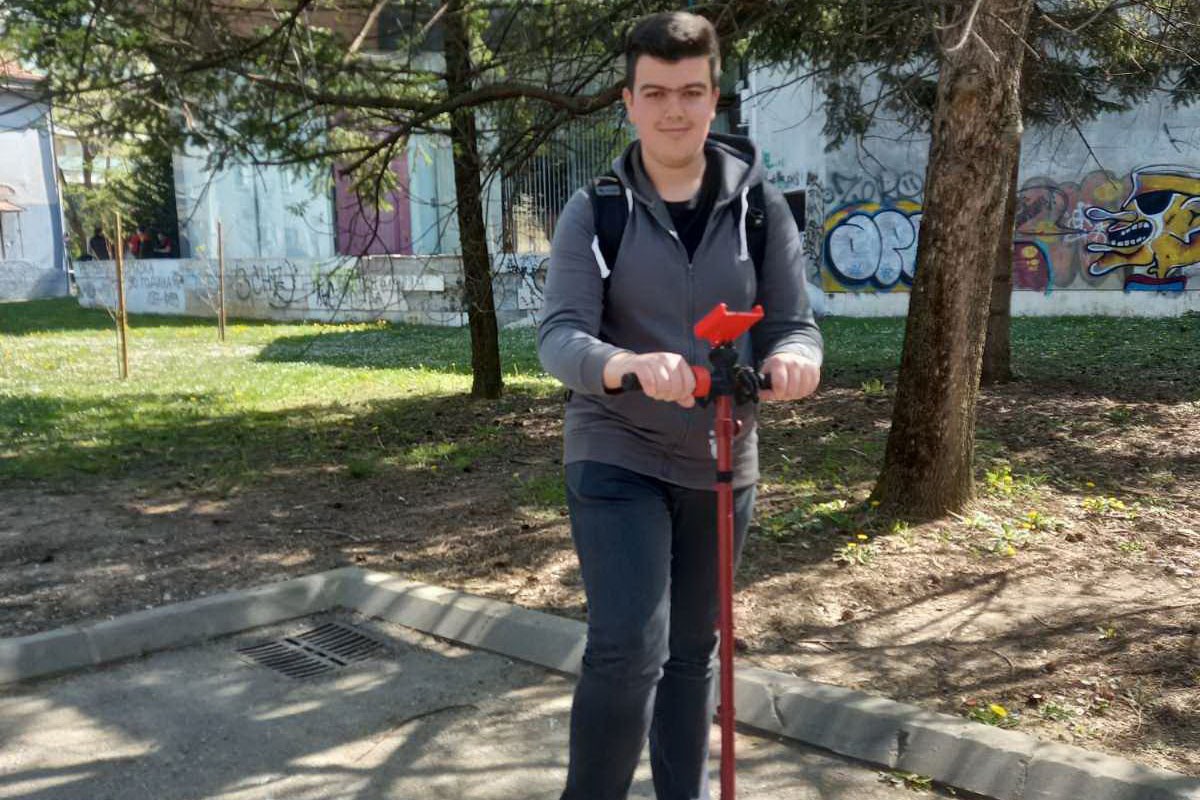 Učenik iz Banjaluke u djedovoj radionici napravio električni romobil