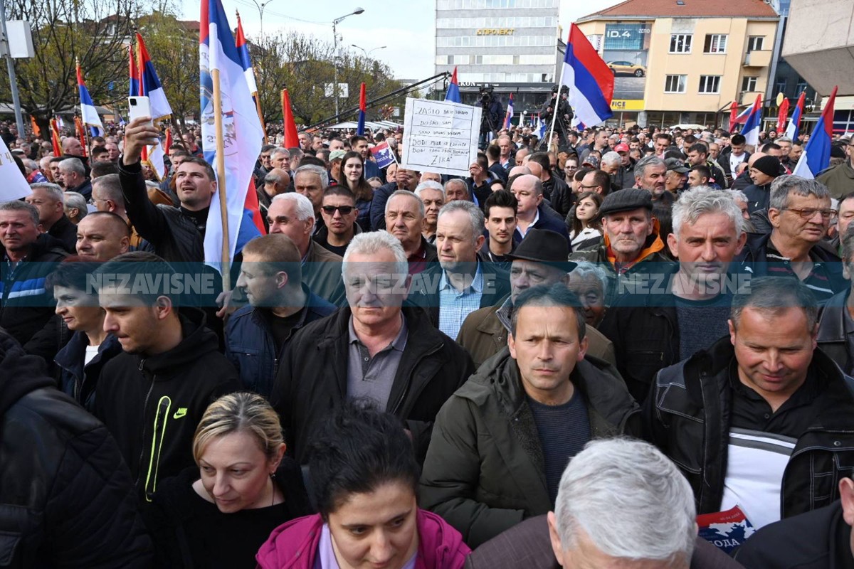 Ore se patriotske pjesme na Trgu Krajine u Banjaluci