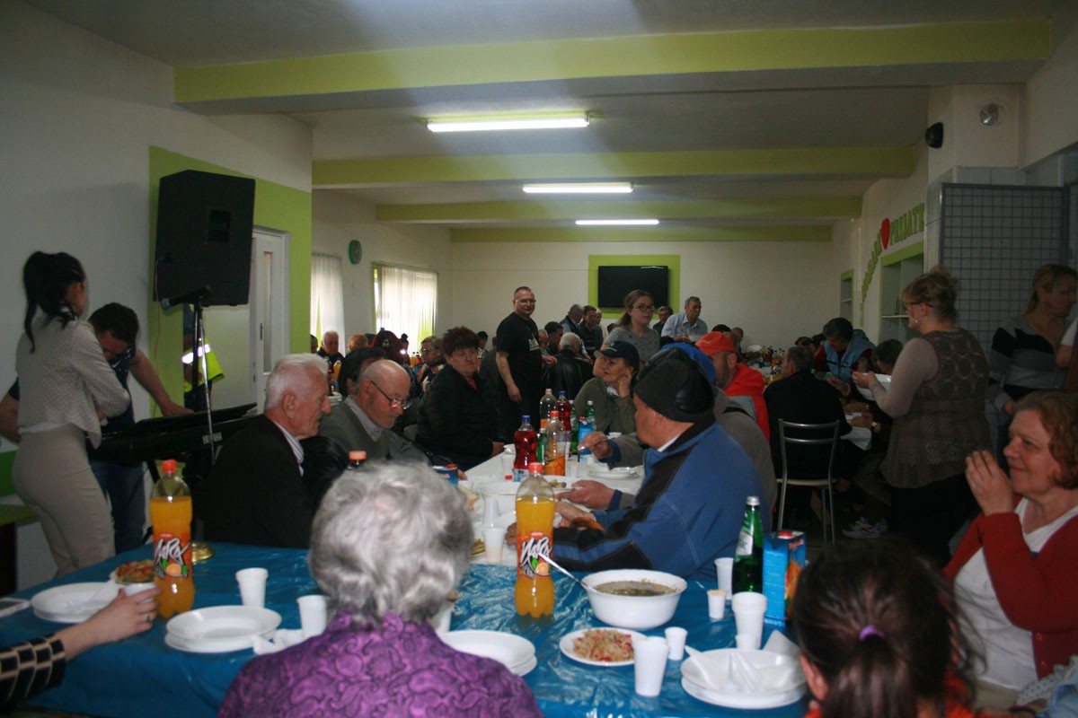 UG "Mozaik prijateljstva" organizuje vaskršnji ručak