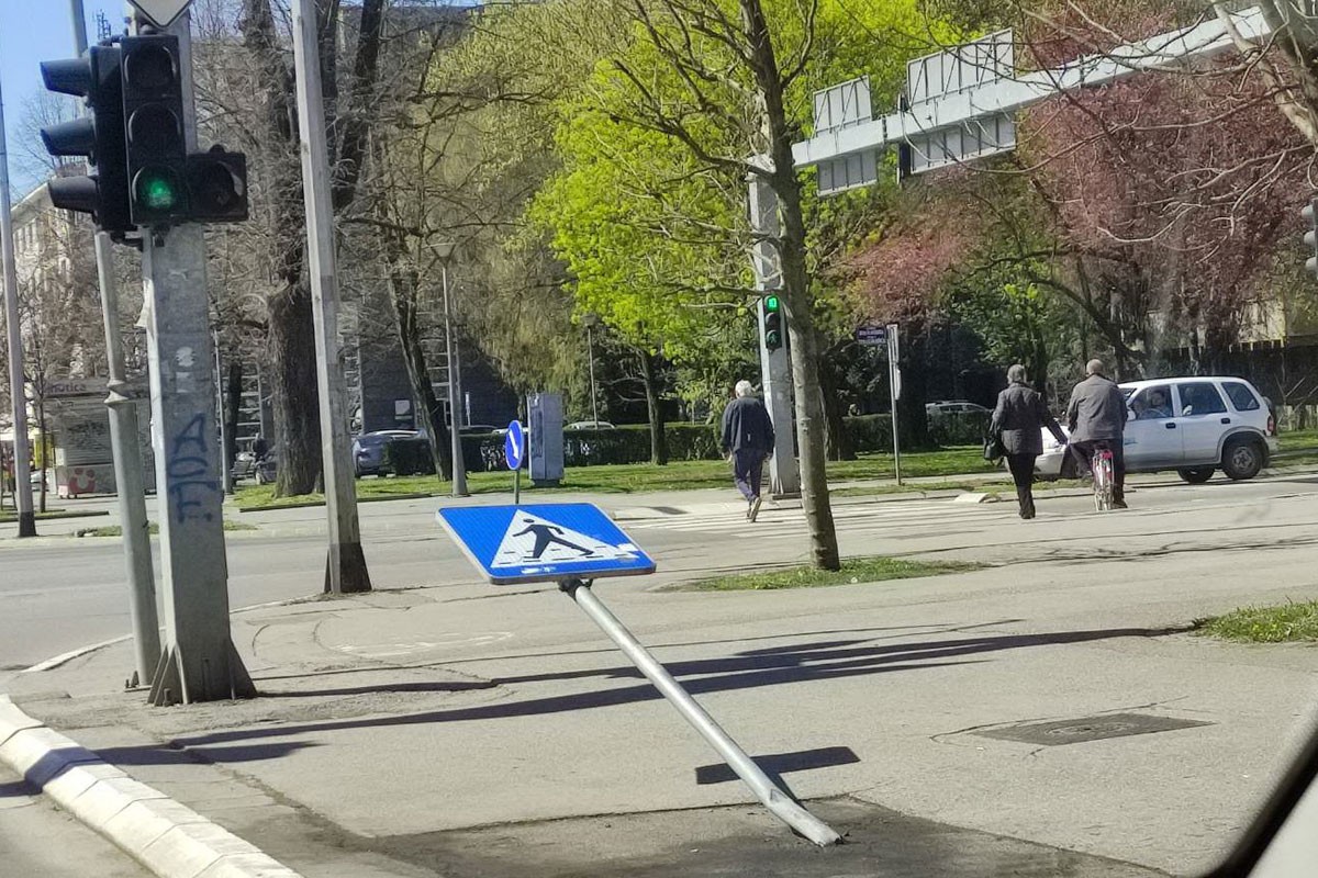 Za popravku znakova u Banjaluci 13.000 KM mjesečno