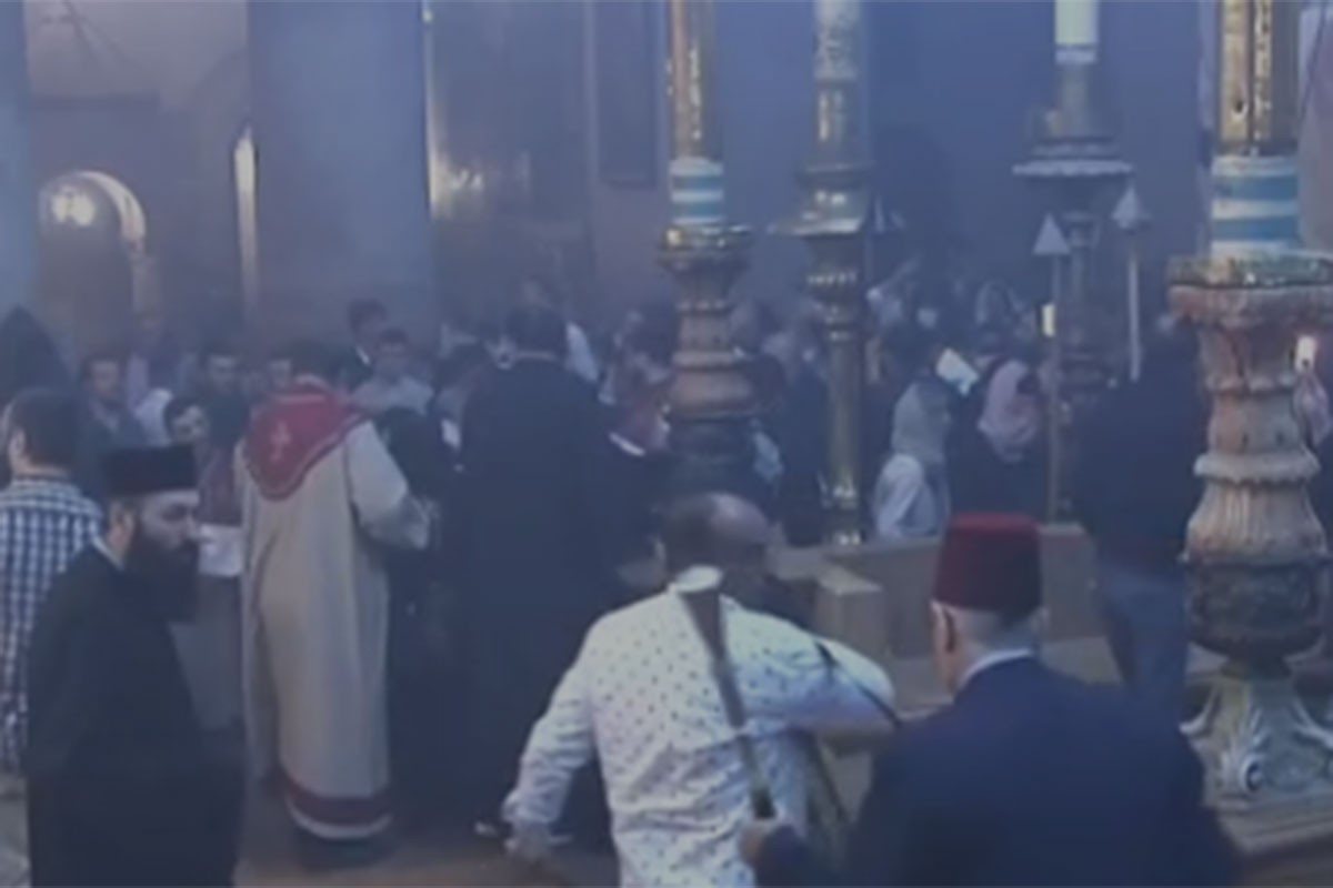 Blagodatni oganj sišao u Hram Groba Gospodnjeg u Jerusalimu