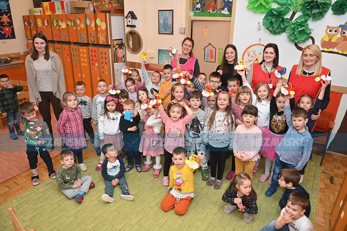 U susret Vaskrsu mališani sa veseljem ukrasili jaja