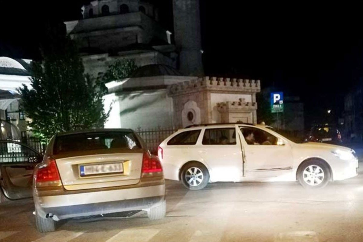 Sudar u Banjaluci, auta završila na ogradi Ferhadije