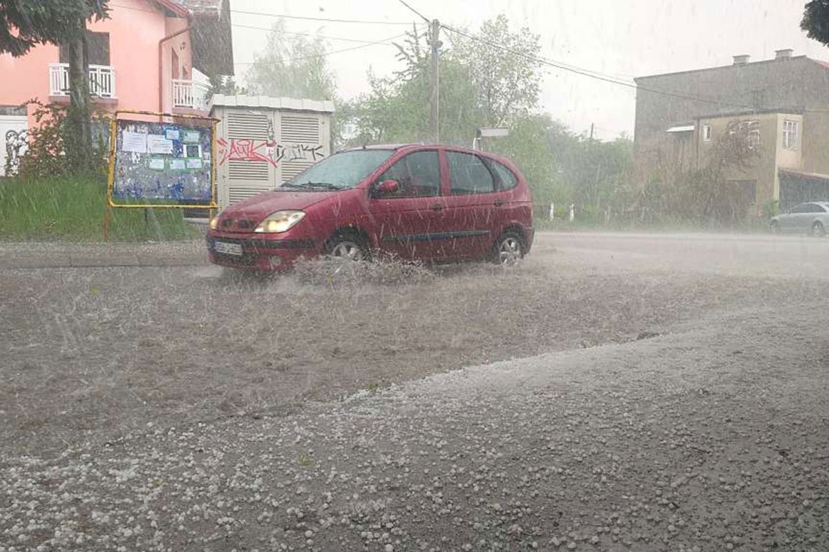 Nevrijeme praćeno gradom pogodilo Tuzlu