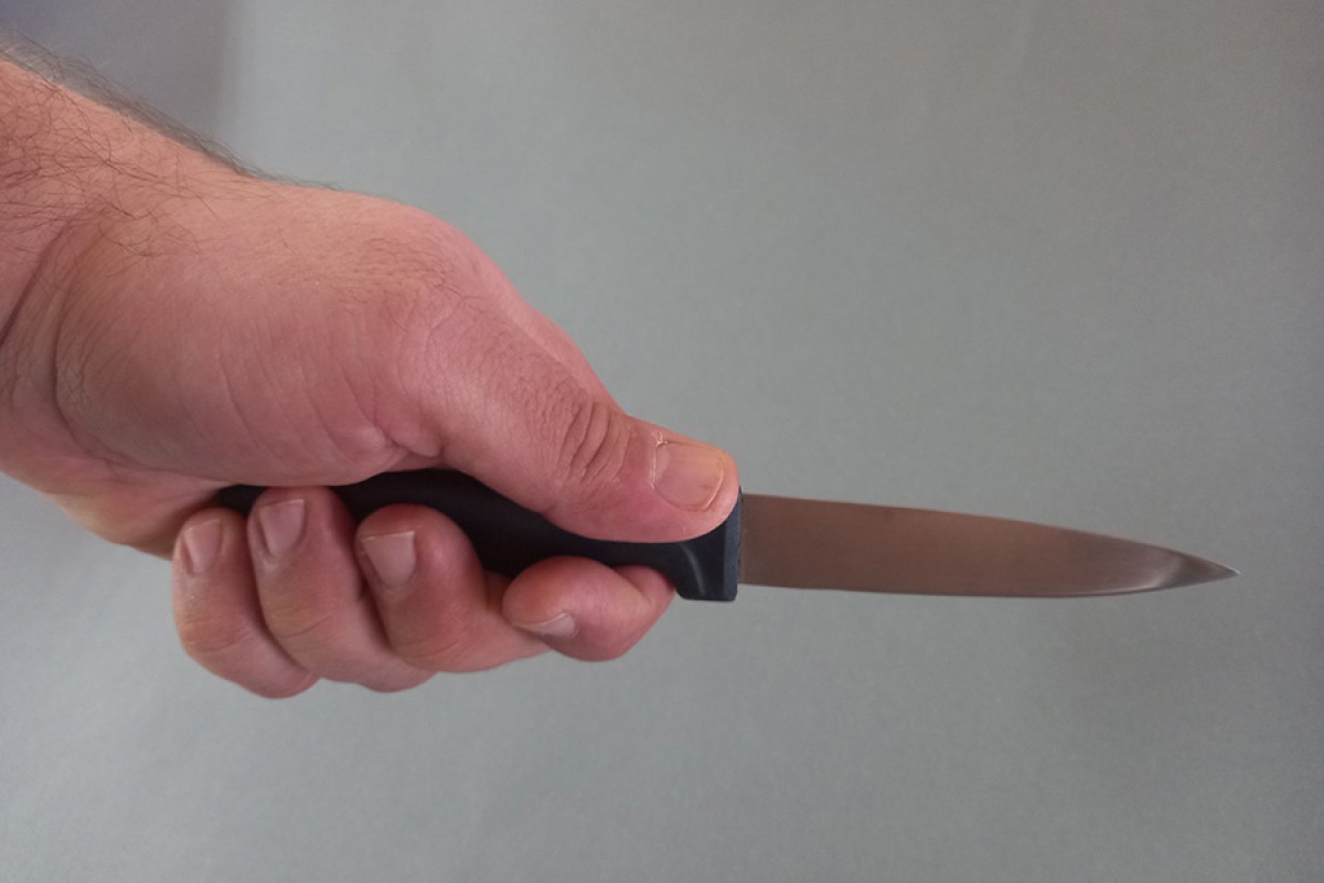 Pretukao punicu na njenom radnom mjestu i prijetio da će je ubiti nožem