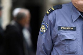 U Puli jedna osoba povrijeđena nakon slijetanja auta sa puta