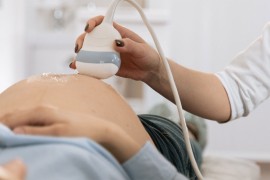 Slučaj trudnice čija beba ima tumor na mozgu, a kojoj odbijaju ...