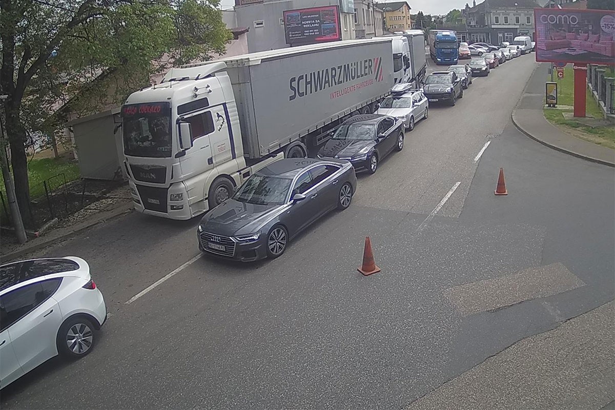 Gužve na više graničnih prelaza