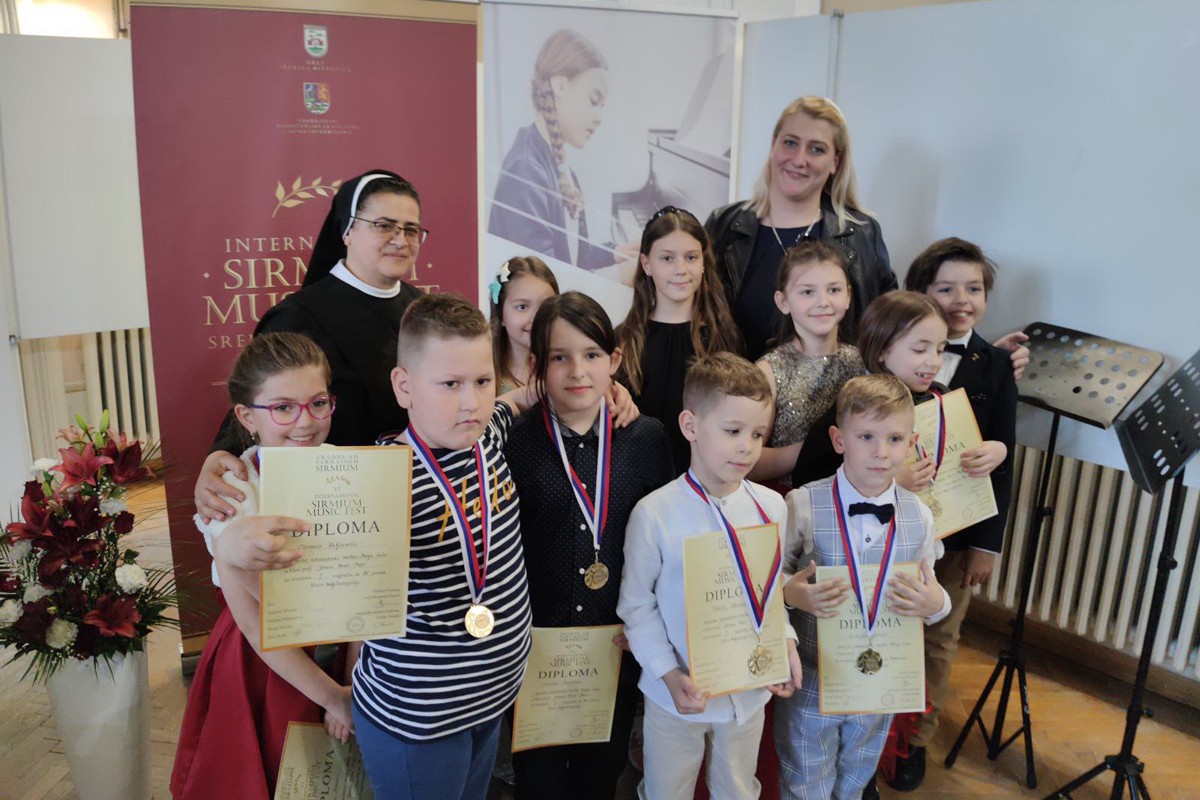 Učenici Muzičko-edukativnog centra osvojili 10 nagrada na Sirmium festu
