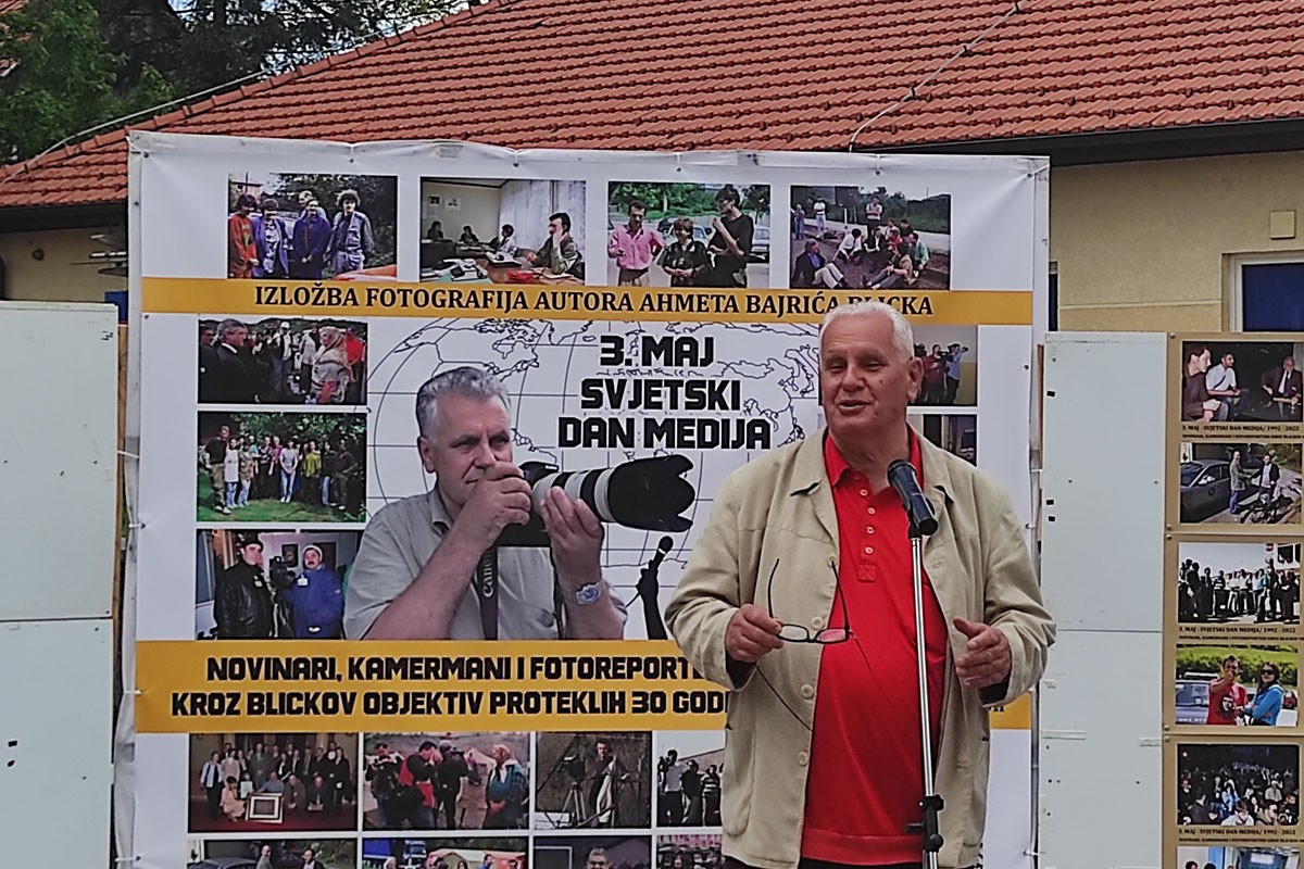 Blicko prikazao novinare kroz 30 godina terena