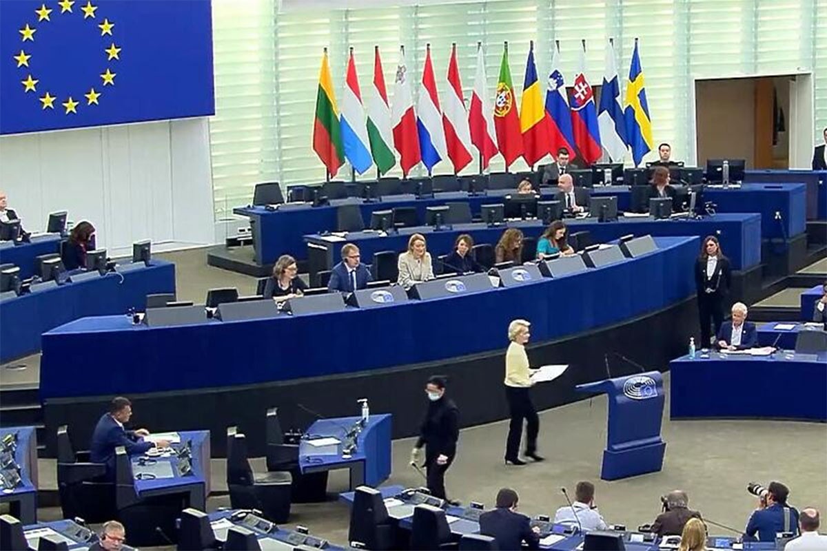 EU predstavila šesti paket sankcija - embargo na rusku naftu