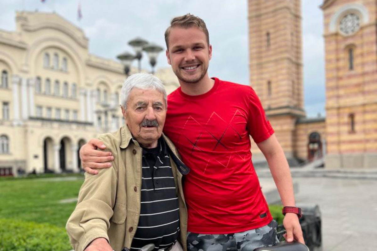 Stanivuković kupio bicikl od Radoslava Ivanovića, novac će biti uplaćen za liječenje Vukana
