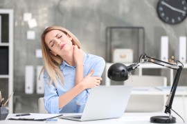Kad dugo sjedenje dođe na naplatu: Bol u vratu kazna za nepravilno ...