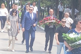 Dodik i brojni poštovaoci na ispraćaju Uroša Gostića
