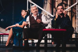 "Kaštel u jezeru" na Teatar festu: Muzička drama u borbi između ...