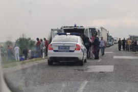 Jedna osoba poginula, minibus sletio u jarak
